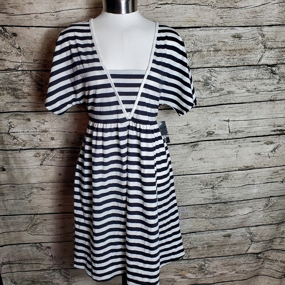 A.n.a Summer Black/White Dress Size Large.Pit to pit approx: 17 inches Right - Picture 1 of 9